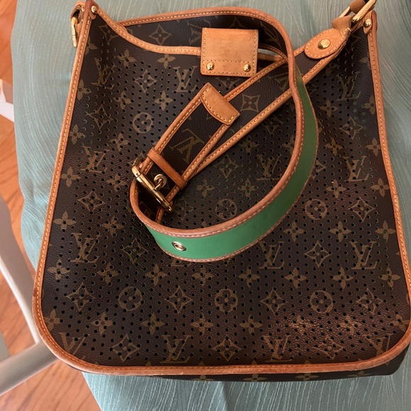 Louis Vuitton Green Interior Monogram Crossbody - Picture 9 of 10